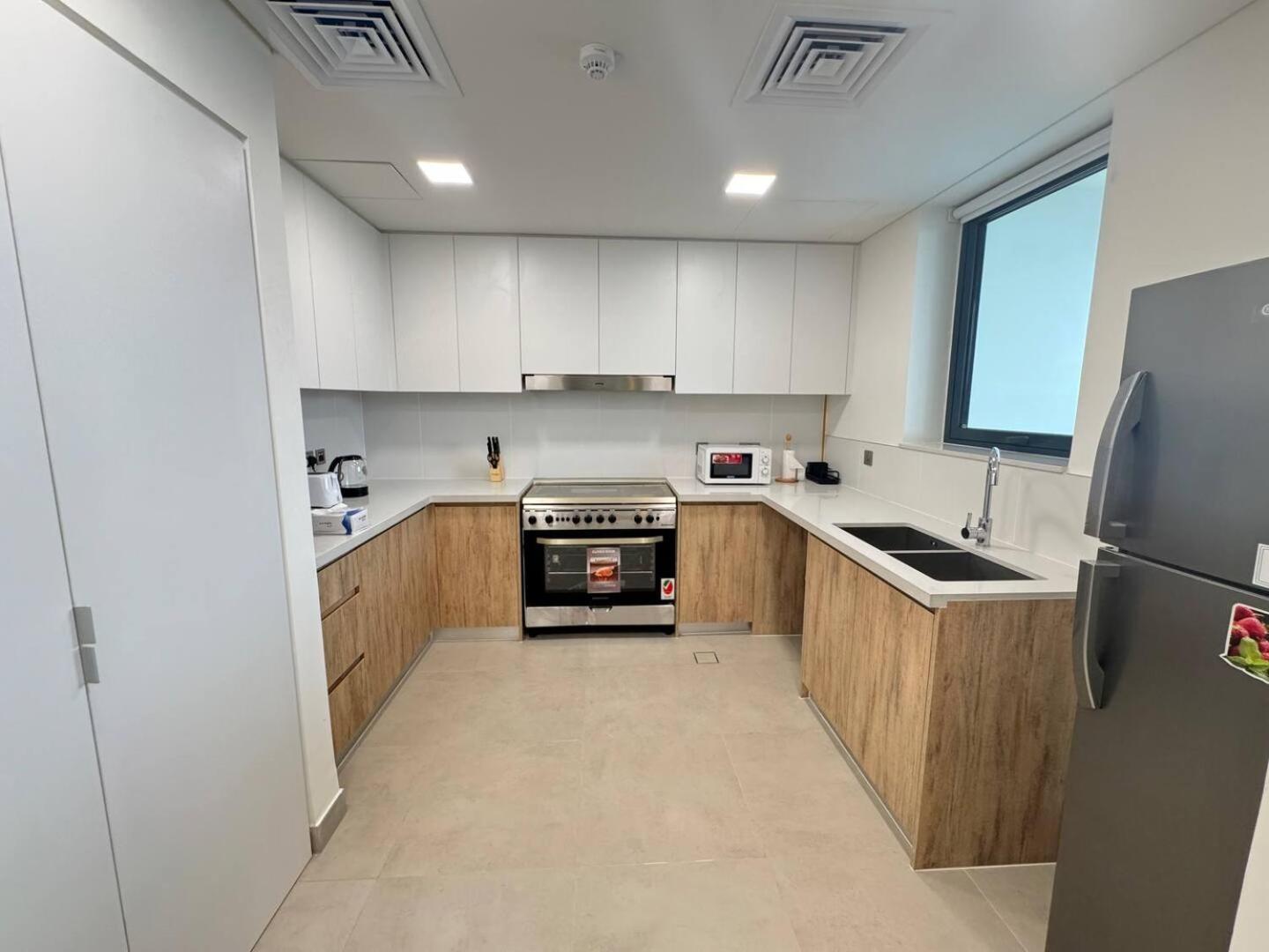 4br Luxury Yas Island Near F1 Abou Dabi